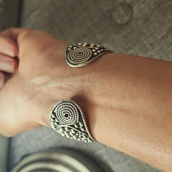 925 Silver Bangle - Picture 4 of 6